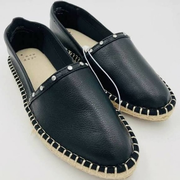 A New Day Maggie Studded Faux Leather Espadrille Flats Black 6.5 - Picture 3 of 3